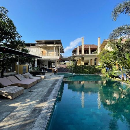Tri Putri Homestay Kuta  Exteriör bild