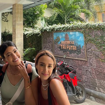 Tri Putri Homestay Kuta  Exteriör bild
