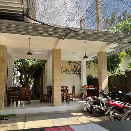 Tri Putri Homestay Kuta  Exteriör bild