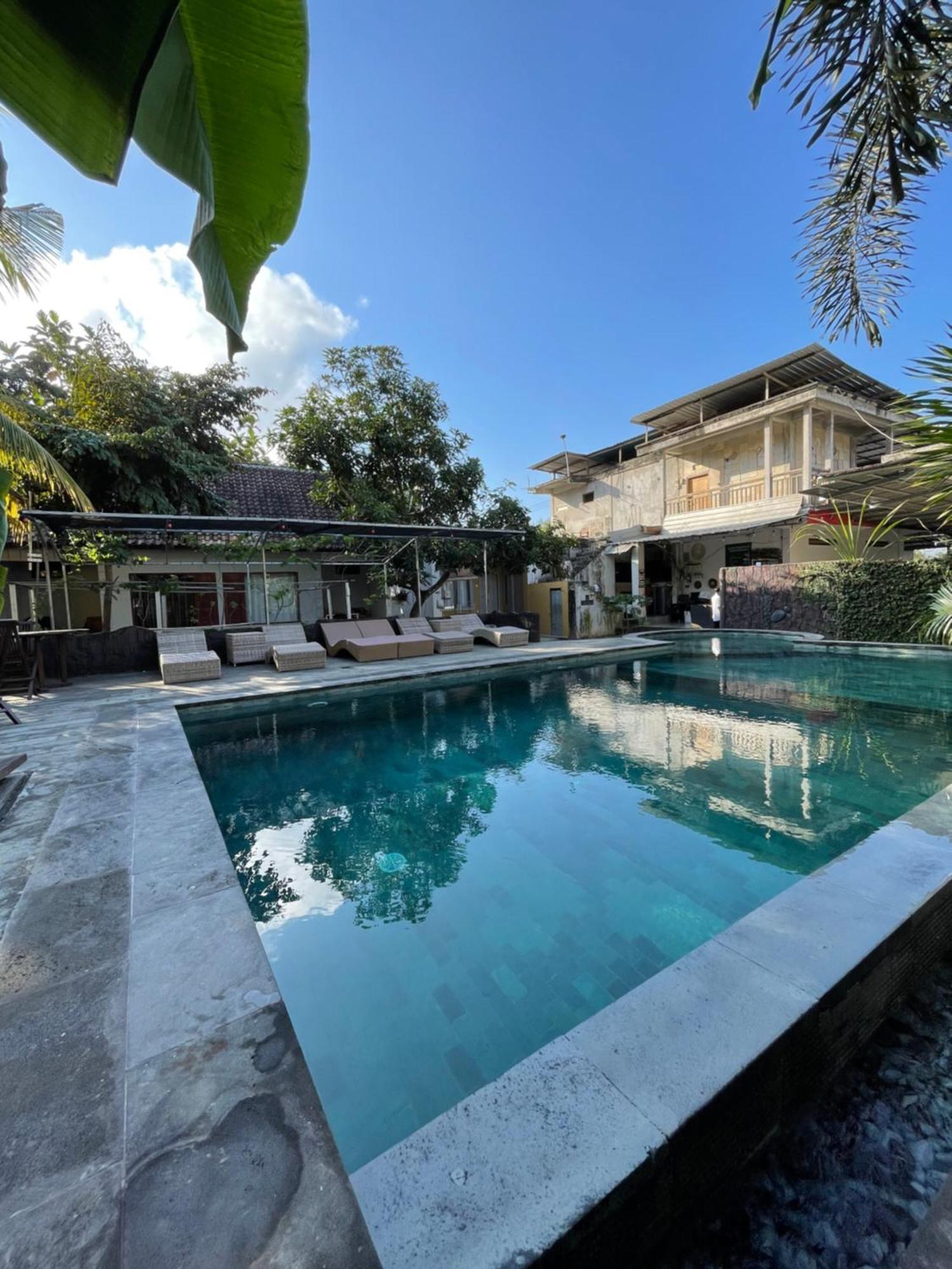 Tri Putri Homestay Kuta  Exteriör bild
