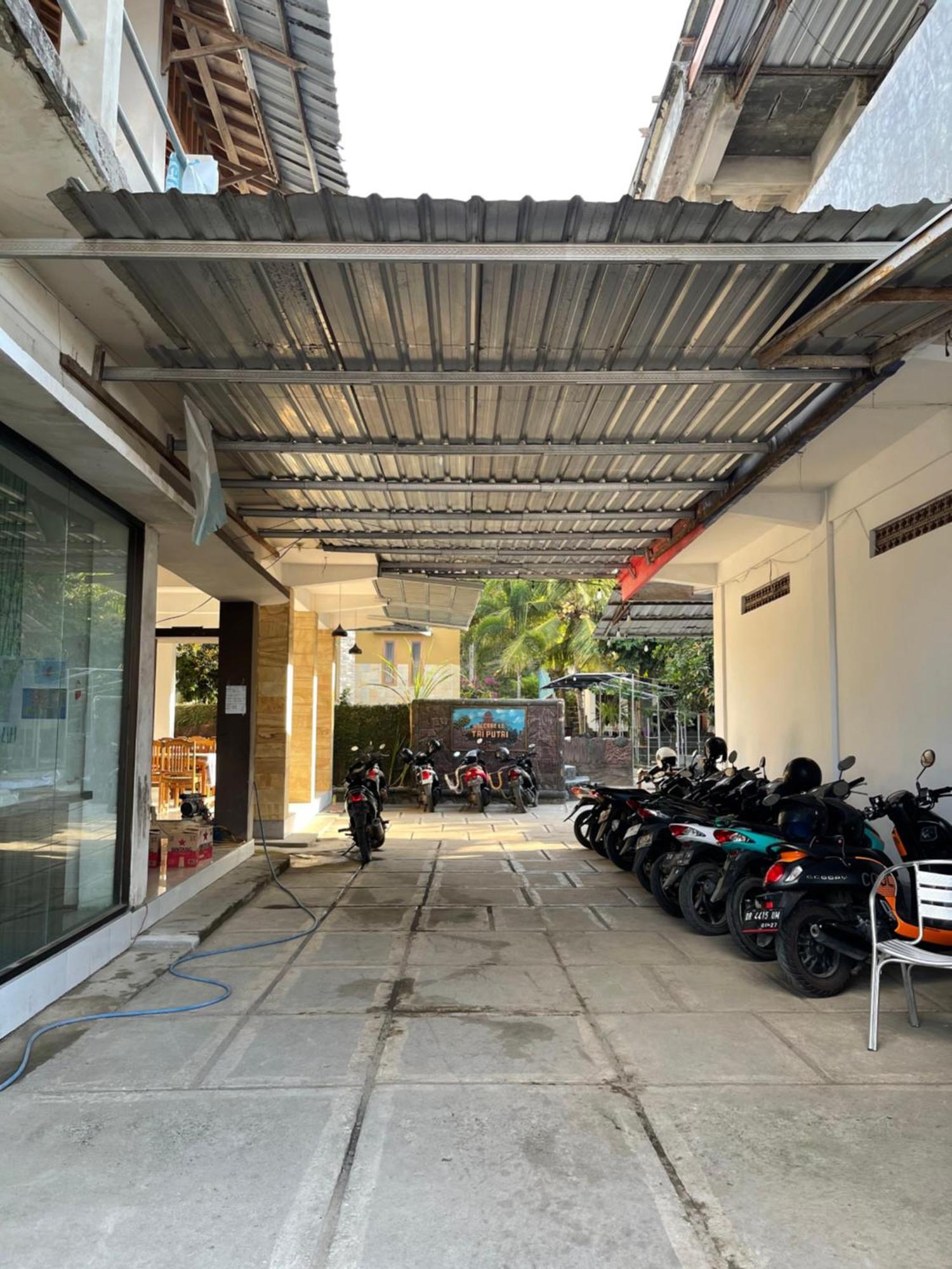 Tri Putri Homestay Kuta  Exteriör bild