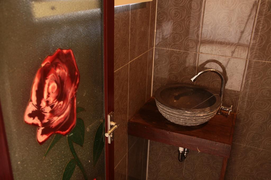 Tri Putri Homestay Kuta  Exteriör bild