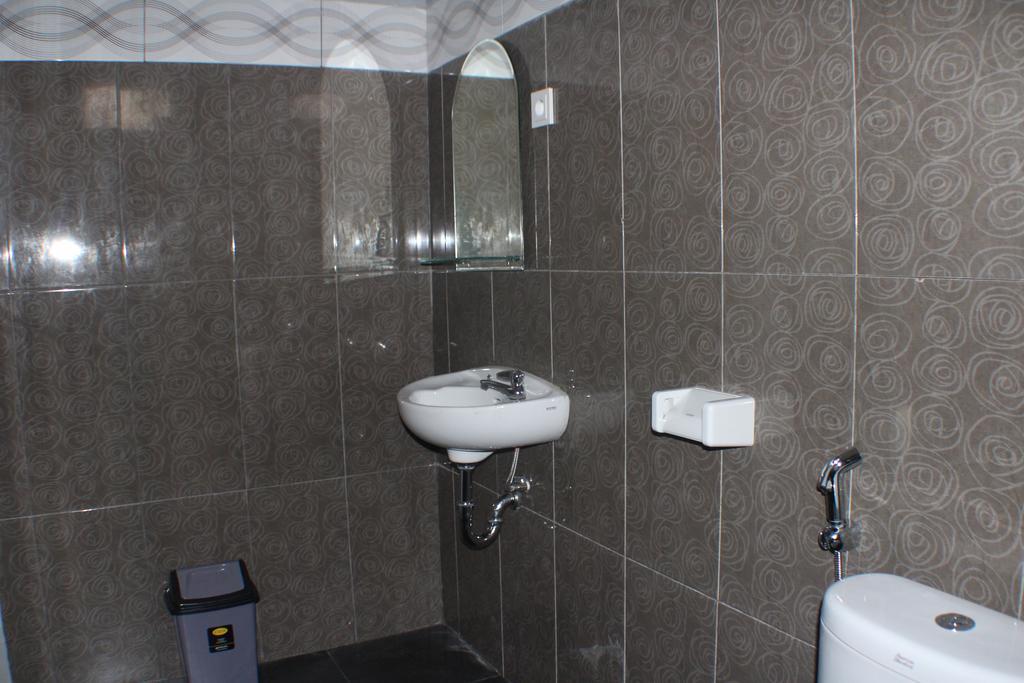 Tri Putri Homestay Kuta  Exteriör bild