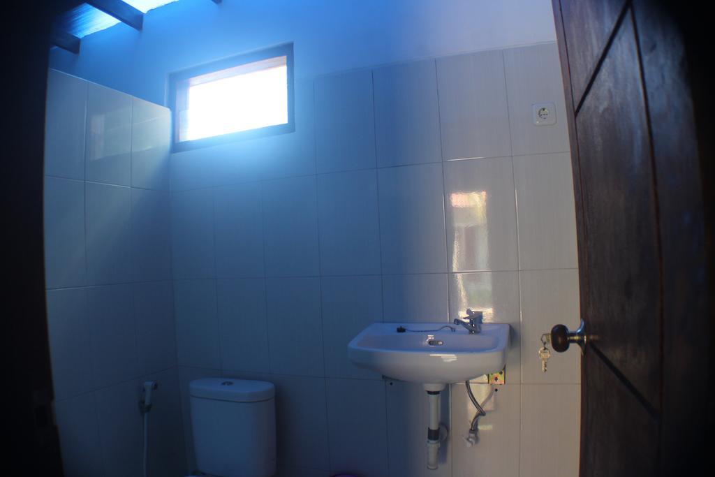 Tri Putri Homestay Kuta  Exteriör bild