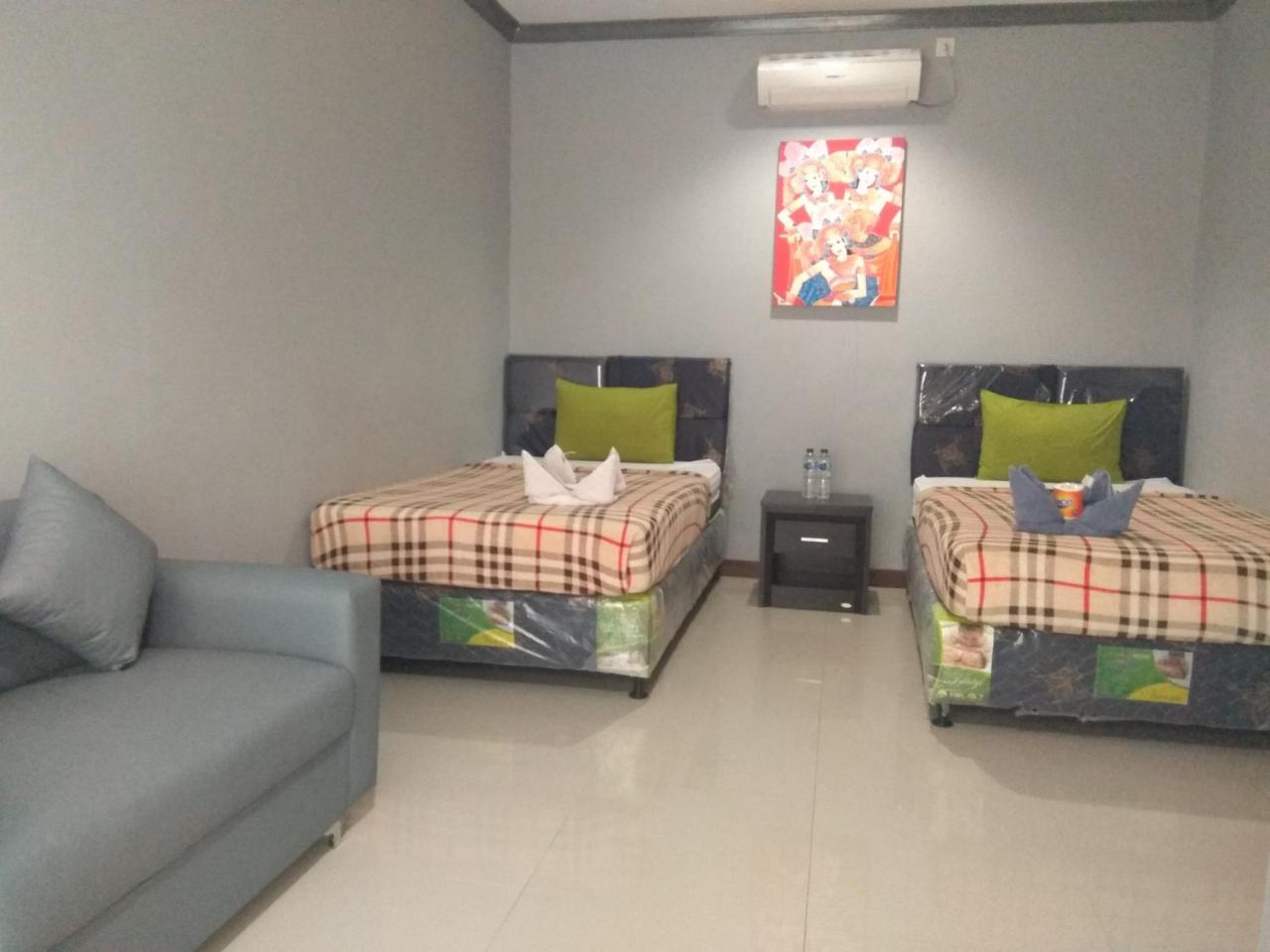 Tri Putri Homestay Kuta  Exteriör bild