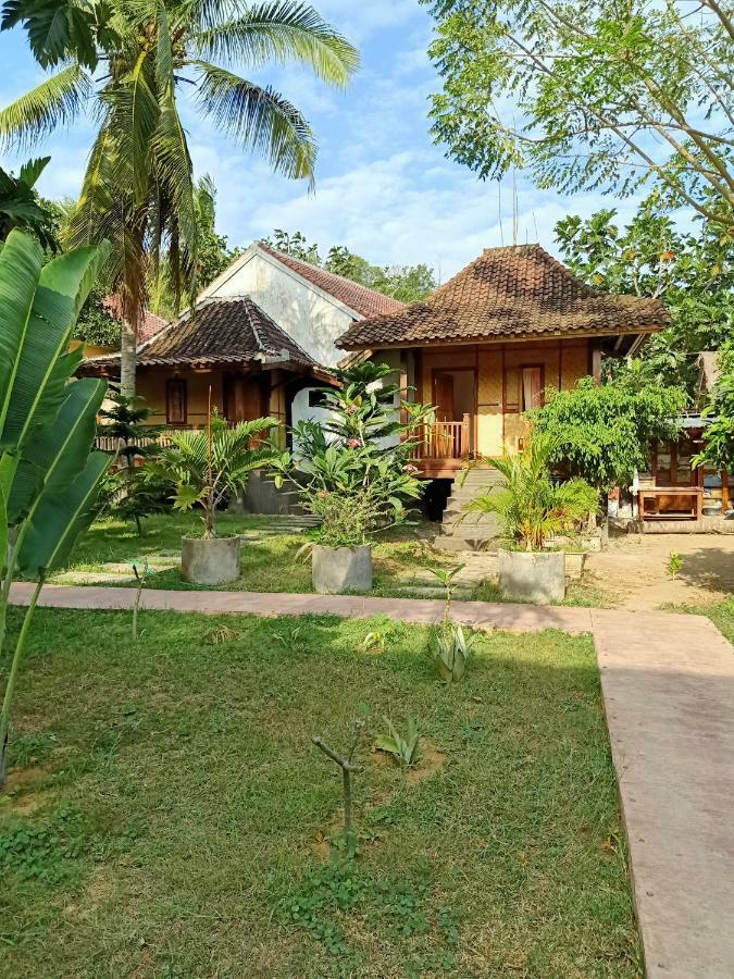 Tri Putri Homestay Kuta  Exteriör bild