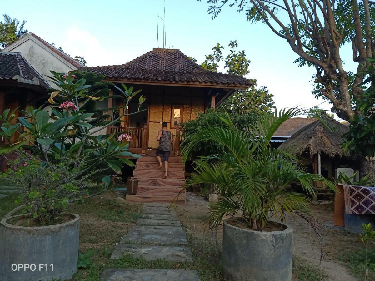 Tri Putri Homestay Kuta  Exteriör bild